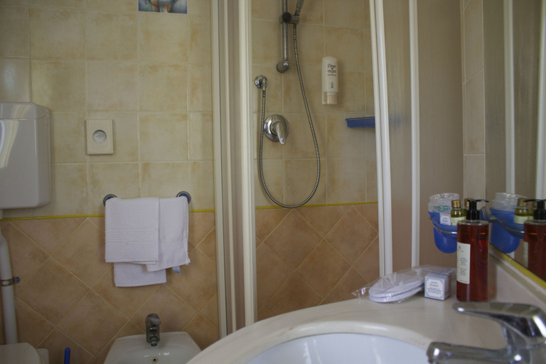 Bathroom 4, Hotel Residence Charles, Rimini