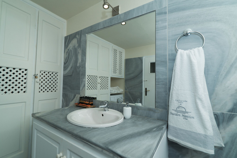 Bathroom 5, Poseidon Mansion, South Aegean
