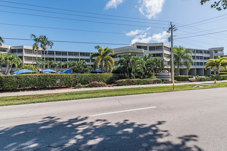 Exterior & Views 2, Marco Beach Vacation Suites, Collier