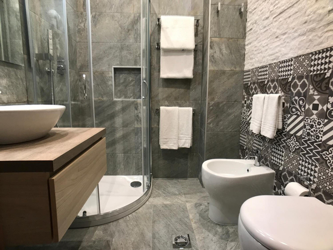 Bathroom 4, Hotel Mec, Milano