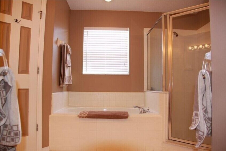 Bathroom, R1 Esprit 4 bed / 3 Bath, Polk