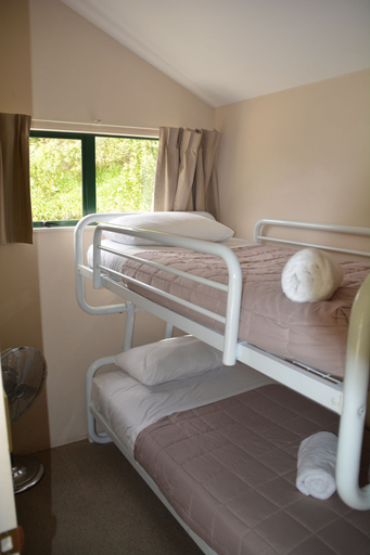 Bedroom 3, Waitomo Top 10 Holiday Park, Waitomo