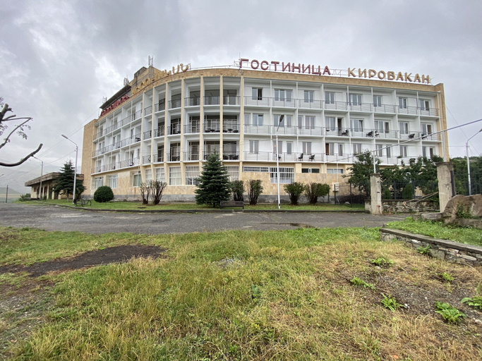 Exterior & Views