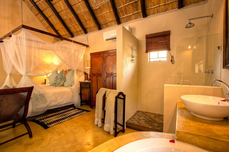 Bathroom 5, Mvuradona Safari Lodge, Ehlanzeni