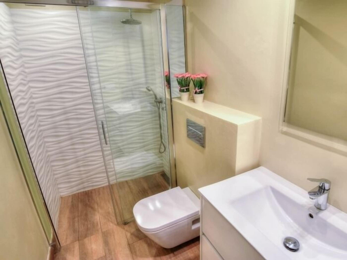 Bathroom 3, Casa Eva Pals, Girona