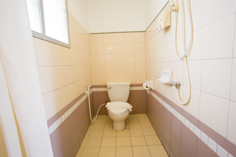 Bathroom 5, Brookside Valley Resort, Muang Rayong