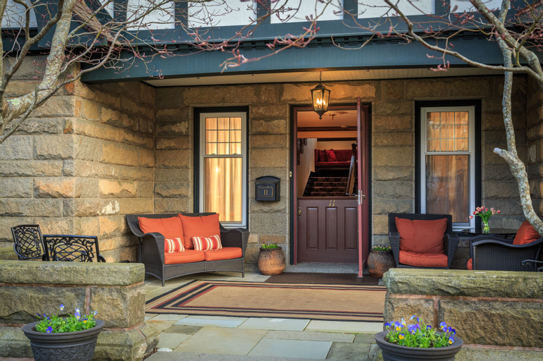 Atlantean Cottage, Hancock