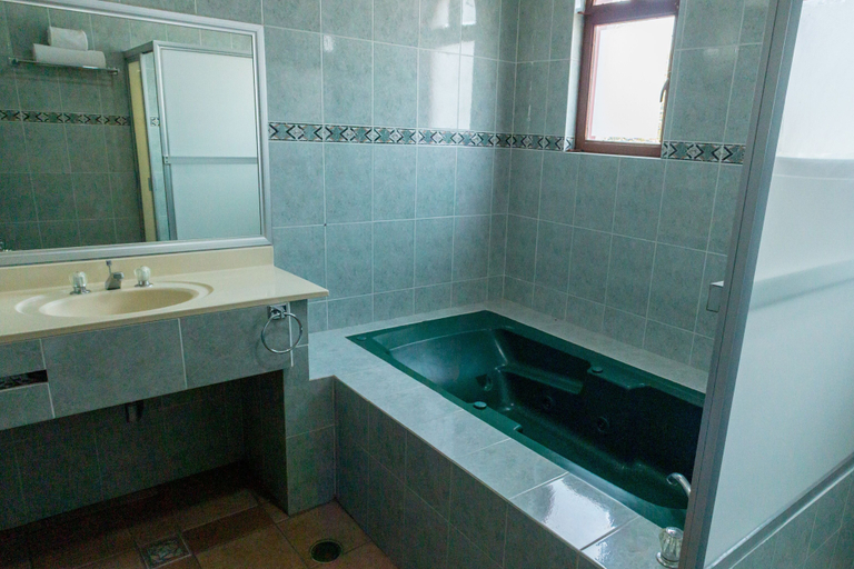 Bathroom 5, Hotel Quinta Antigua, Lázaro Cárdenas