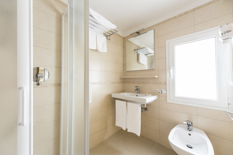 Bathroom 5, Hotel Silvia Misano Adriatico, Rimini