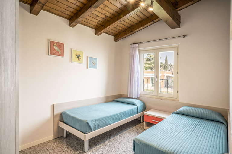 Bedroom 4, Onda Blu Resort, Brescia