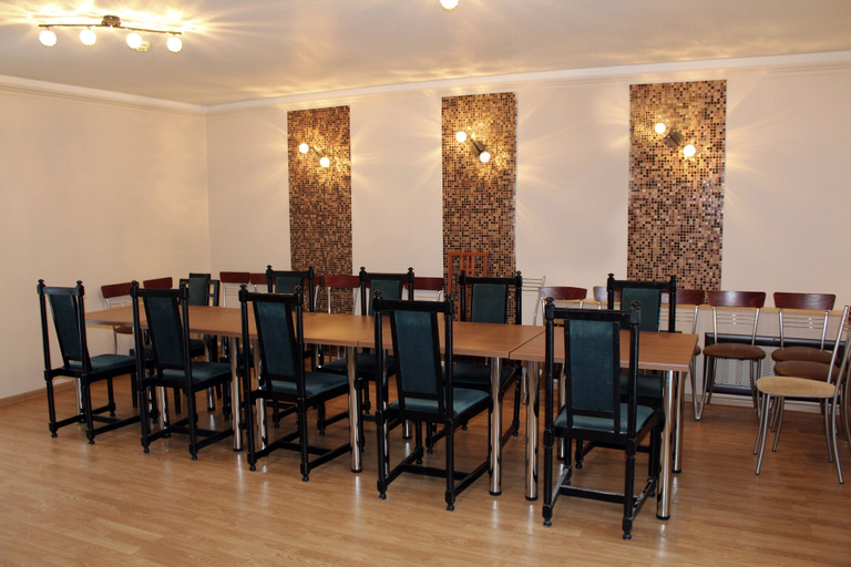 Food & Drinks 4, MaxRooms Volga Hollywood, Water body