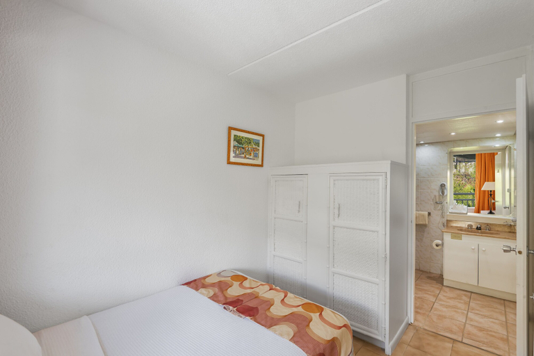 Bedroom 2, Belair Beach Hotel