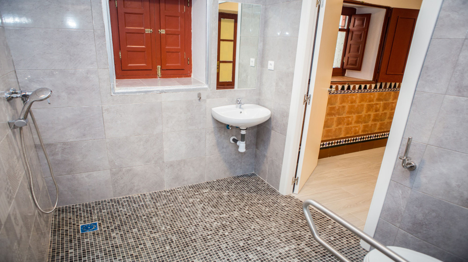 Bathroom 5, Vivian's Guest House Auto Check-in, Cádiz