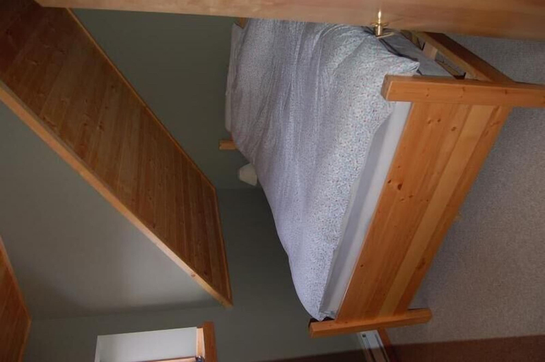 Bedroom 3, Creekview Court by Apex Accommodations, Okanagan-Similkameen