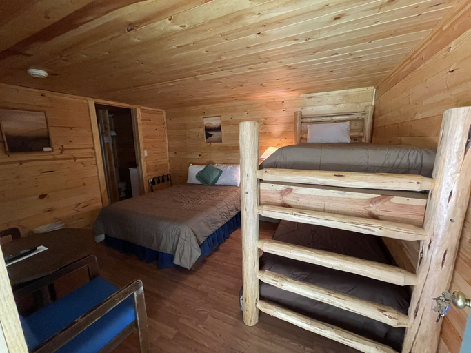 Bedroom 2, 7r Guest Ranch, Lewis and Clark