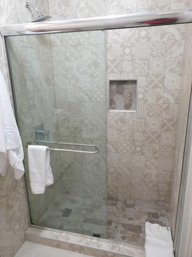 Bathroom 4, The Beryl Manor