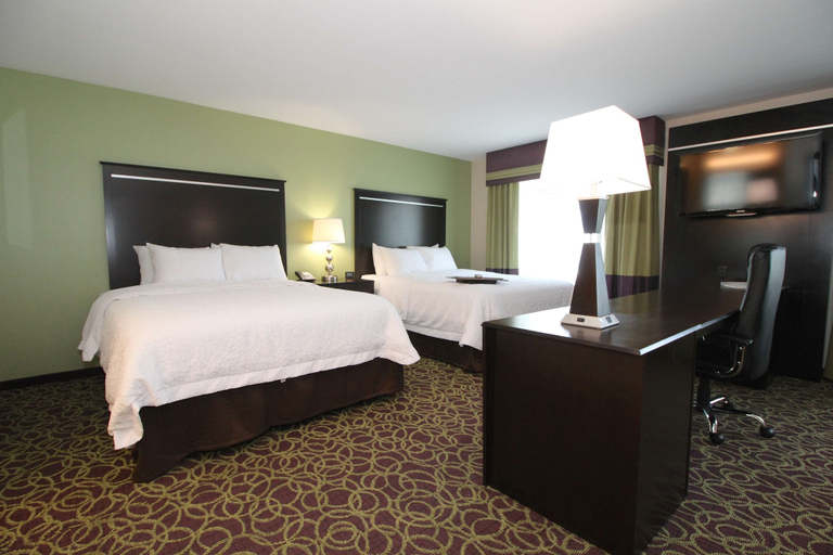 Bedroom 3, Hampton Inn & Suites Sandusky/Milan, Erie