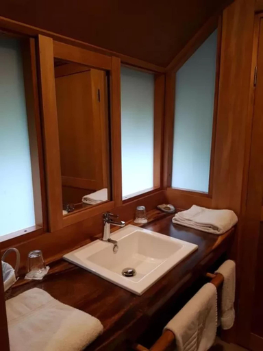 Bathroom 5, Le Mahana Hotel