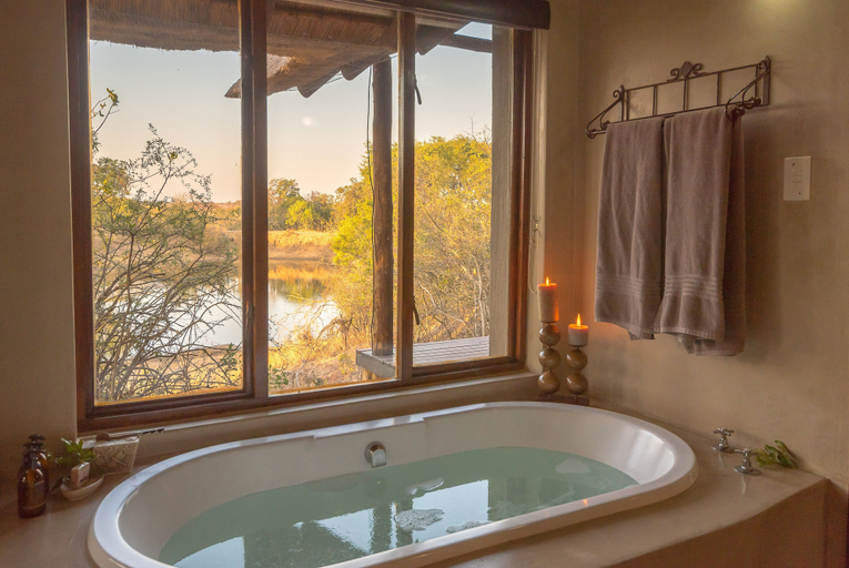 Bathroom 4, Waterbuck Game Lodge, Ehlanzeni