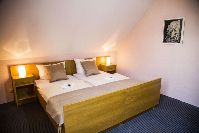 Bedroom 3, Hotel Stadt Peine, Peine