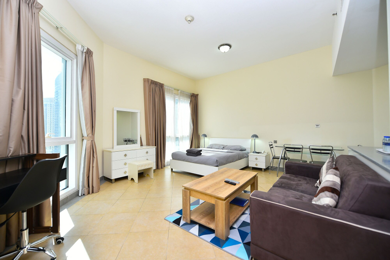 Room 5, Alia -Bright furnished studio near metro, Dubai