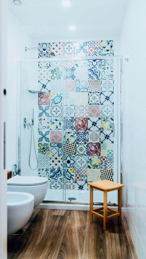 Bathroom 5, Villa Cua, Napoli