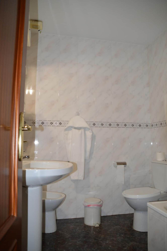 Bathroom 5, Labella Hostal Restaurante, Granada