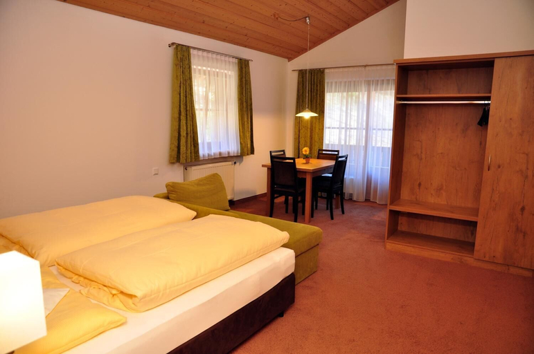 Bedroom 2, Gästehaus Gritscher, Miesbach