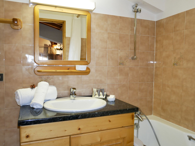 Bathroom 5, Hôtel restaurant le Pilatus, Savoie