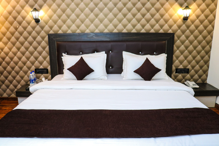 Bedroom 3, RIVITA The Red Flag, Dewas