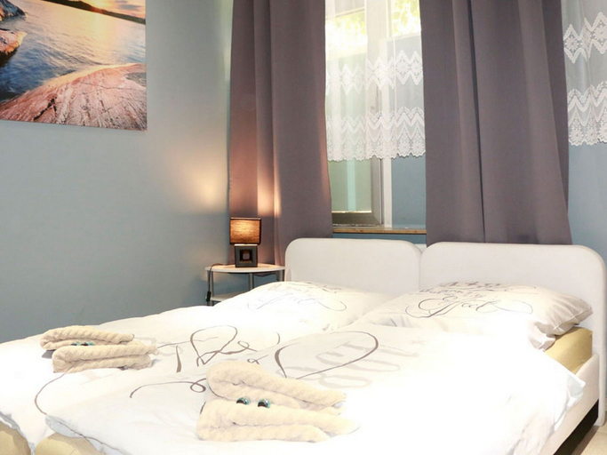 Bedroom 4, Amaya Motel, Berlin