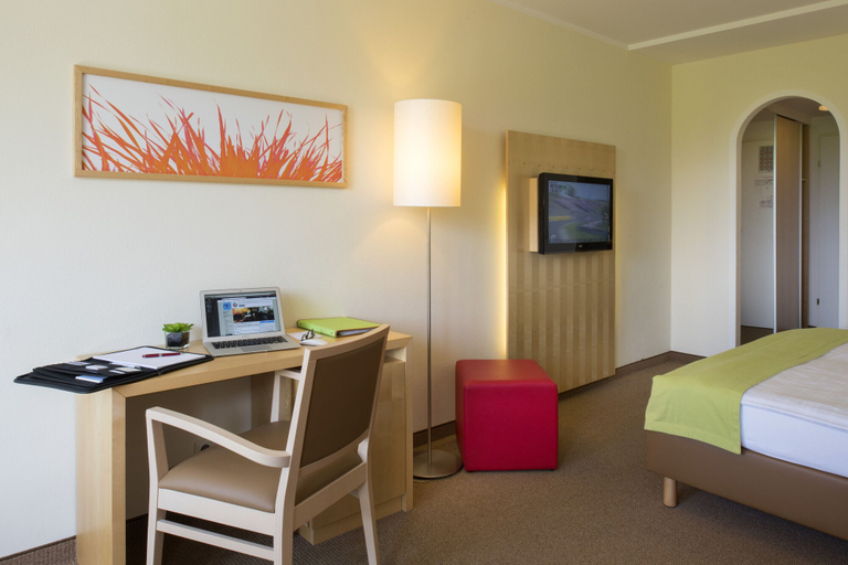 Bedroom 4, Hotel Momentum, Salzburg Umgebung