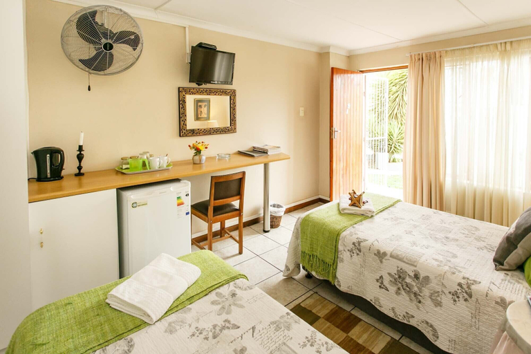 Bedroom 2, Langenhoven B and B, Eden