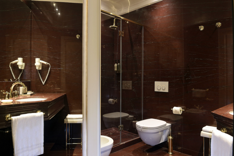 Bathroom 5, Hotel Ai Reali di Venezia, Venezia