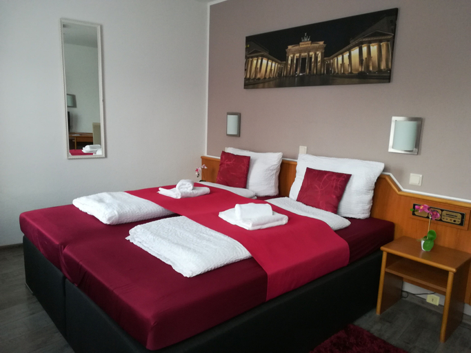 Bedroom 3, Hotel Ari, Kaiserslautern