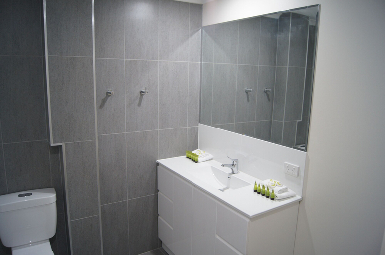 Bathroom 3, Beachside Motor Inn, Hervey Bay - Pt A