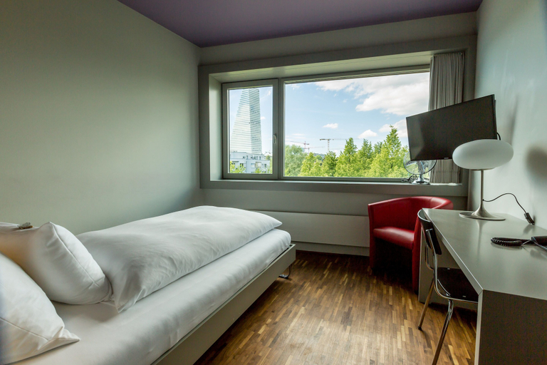 Bedroom 4, Dasbreitehotel, Arlesheim