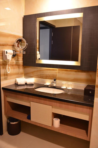 Bathroom 4, Nagoya Hill Hotel Batam, Batam