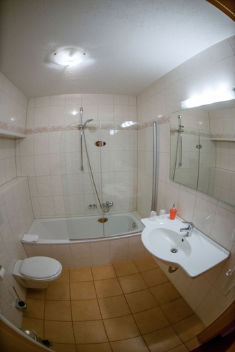 Bathroom, Landhotel Aschenbrenner, Amberg-Sulzbach