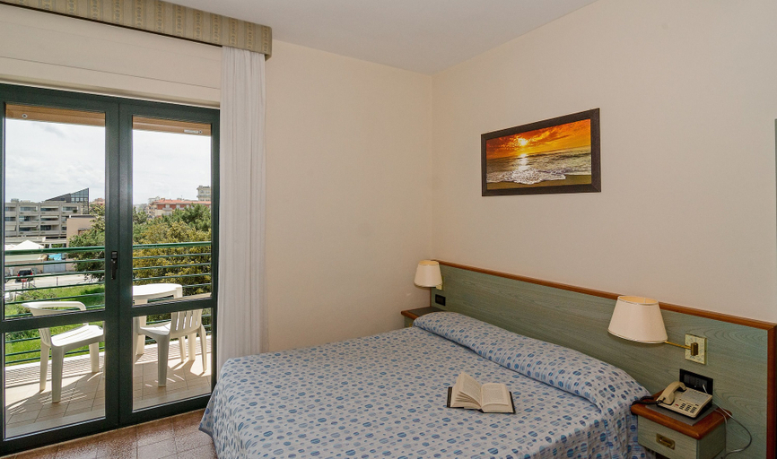 Bedroom 3, Hotel Paris, Lucca