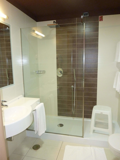 Bathroom 4, Mediterraneo Palace Hotel, Cosenza