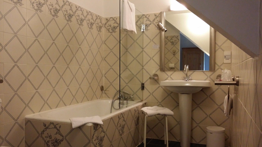 Bathroom 4, Hôtel La Roche du Marais, Manche