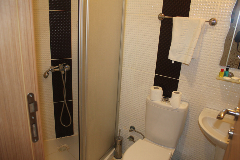 Bathroom 5, Avcilar Emre Hotel, Avcılar