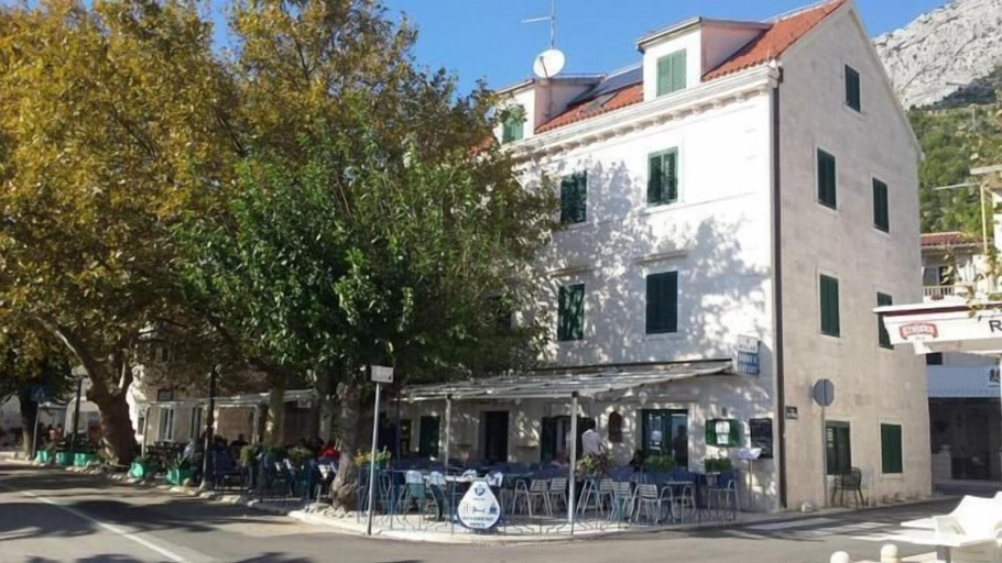 Exterior & Views, Bed&Breakfast Palac, Baška Voda