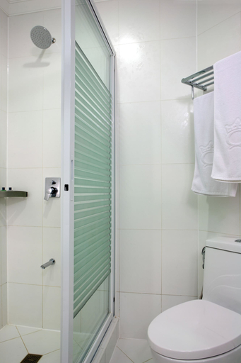 Bathroom 5, Queens Hotel, Mabalacat