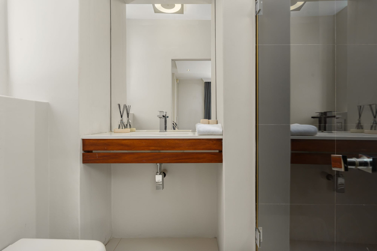 Bathroom 4, Sonnekus 5, City of Cape Town