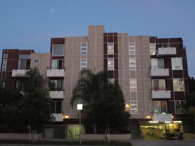 2 Bed 2 Bath in Studio City, Los Angeles