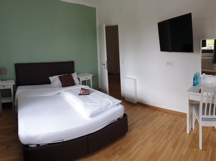 Bedroom 5, Zur Wolfschlucht, Offenbach