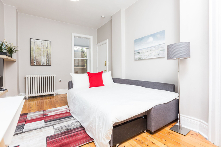 Bedroom 2, Applewood Suites - The Annex Lofts, Toronto