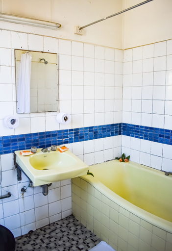 Bathroom 4, Lautoka Hotel, Ba